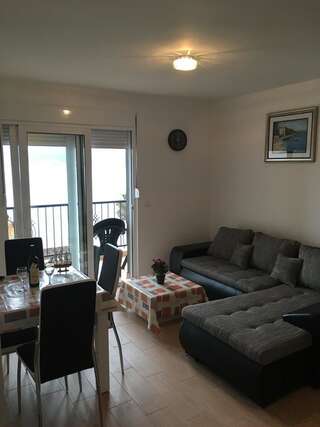 Апартаменты Apartment Svetlana Биела Апартаменты с балконом-11