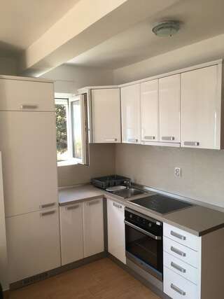 Апартаменты Apartment Svetlana Биела Апартаменты с балконом-2