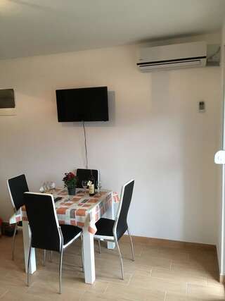 Апартаменты Apartment Svetlana Биела Апартаменты с балконом-22