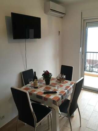 Апартаменты Apartment Svetlana Биела Апартаменты с балконом-29