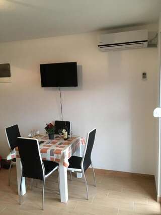 Апартаменты Apartment Svetlana Биела Апартаменты с балконом-46